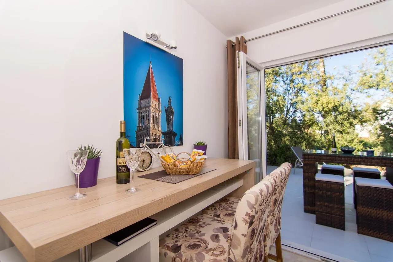 Apartment Sandra Trogir Maison d'hôtes